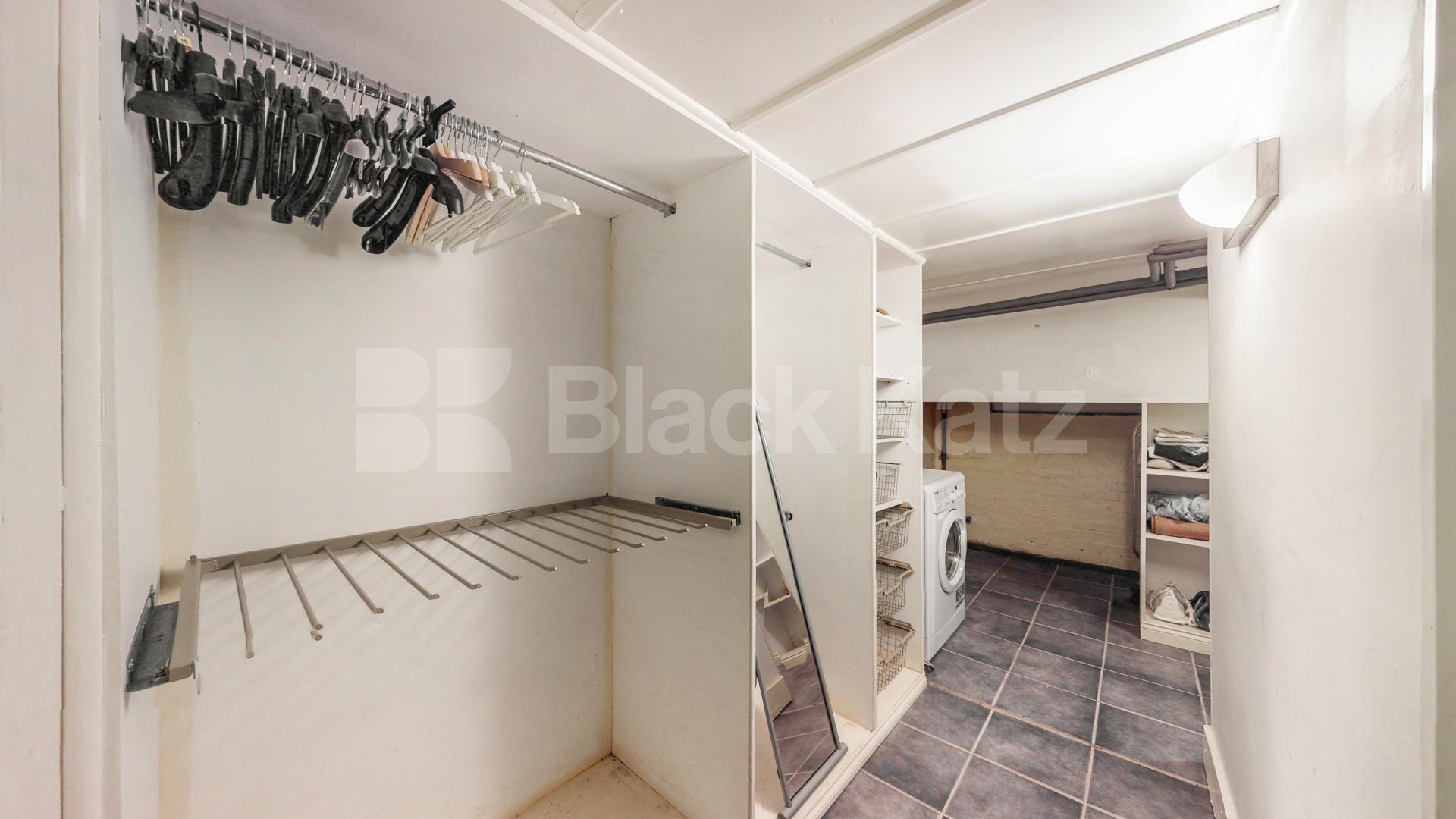 Modern Garden Flat Compayne Gardens, South Hampstead